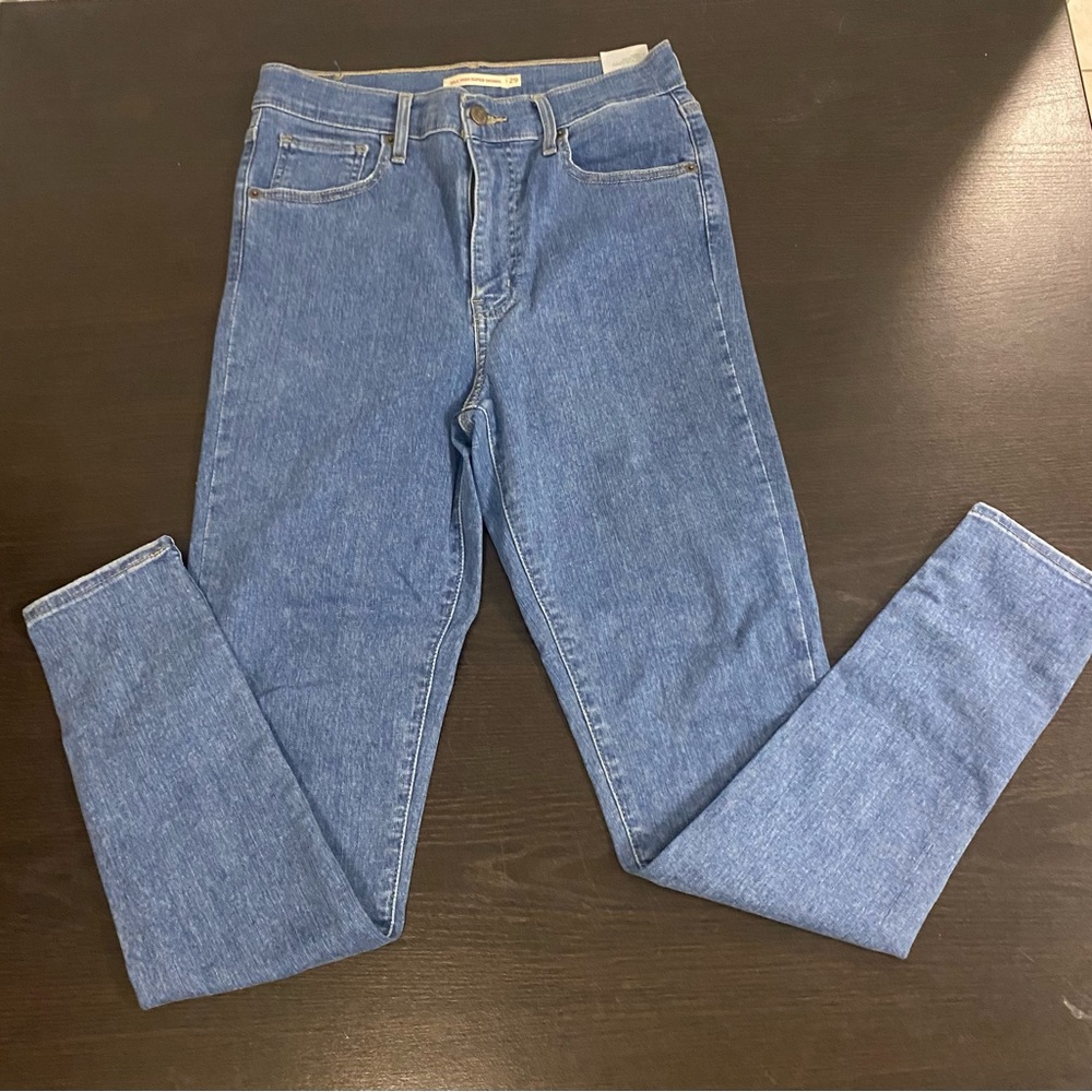 Womens Levi’s mile high rise super skinny jean, size 29